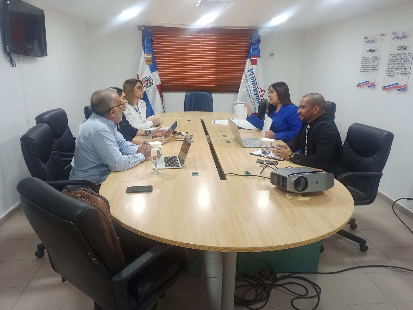 Ejecutivos Promipyme celebran reunión técnica con MEPYD
